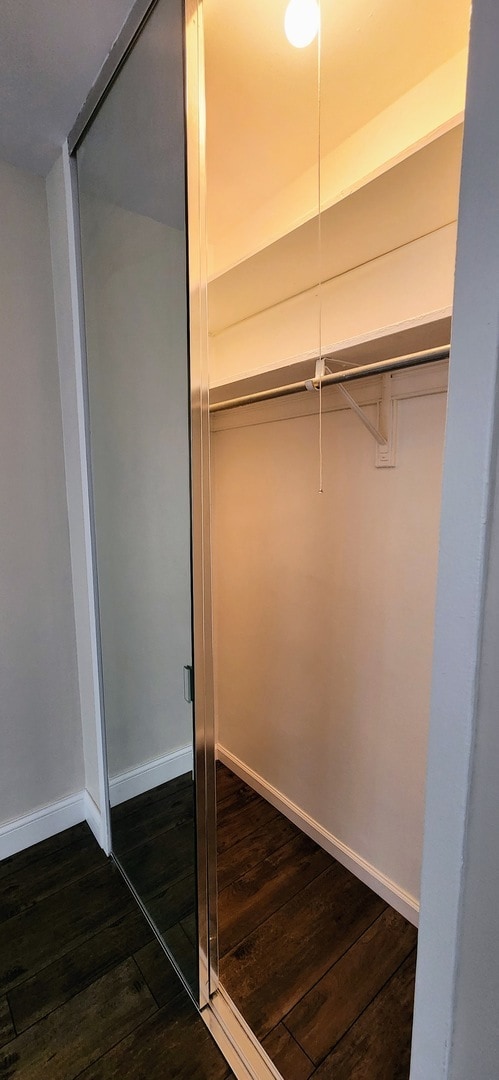 Building Photo - 6157 N Sheridan Rd