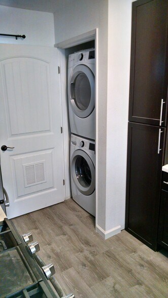 Building Photo - 3083 Mission Village Dr