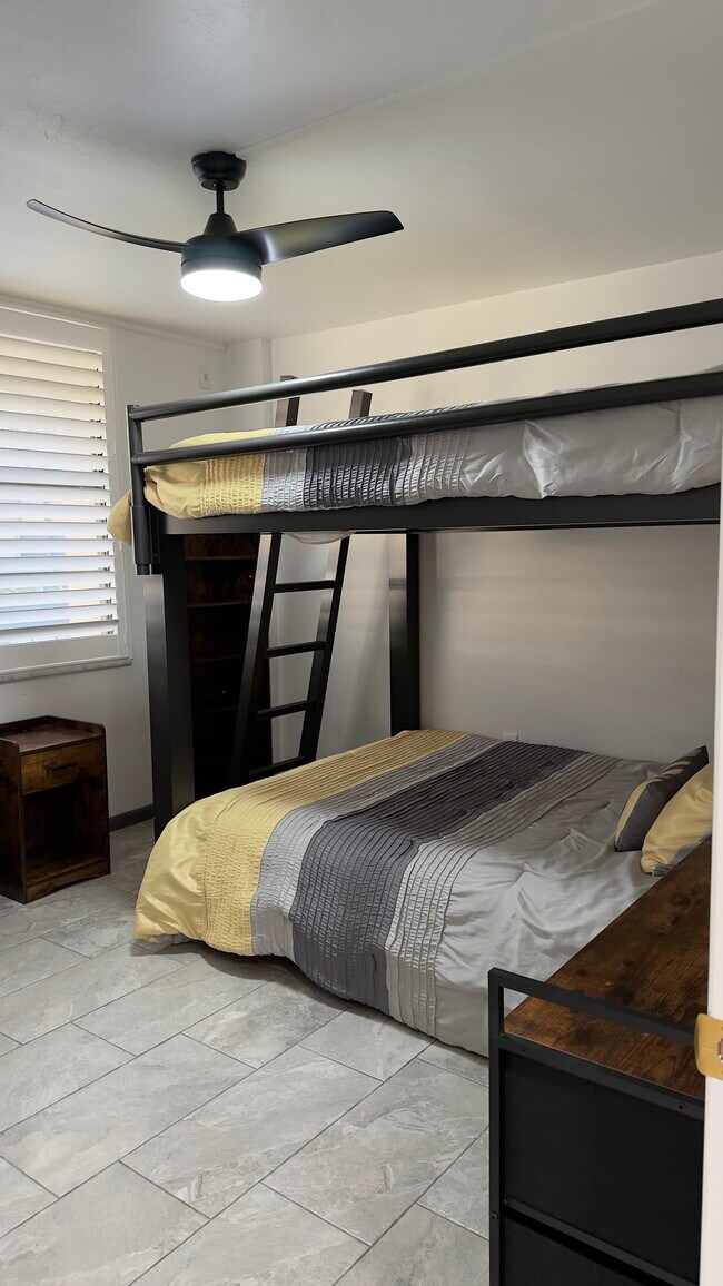 Building Photo - 651 Seaview Ct