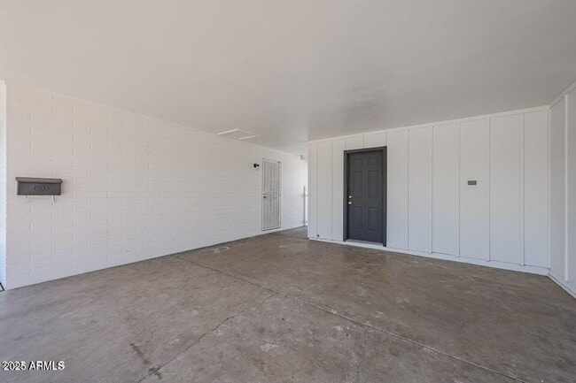 Building Photo - 5336 W Lewis Ave