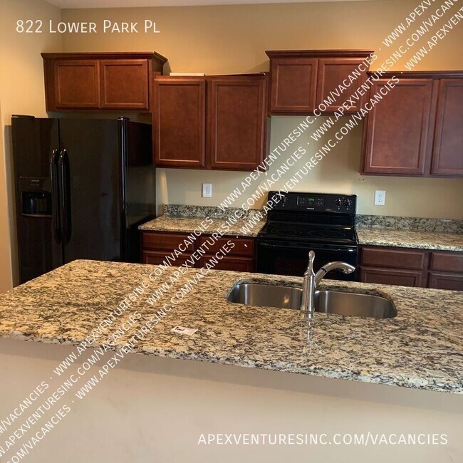 Building Photo - 822 Lower Park Pl