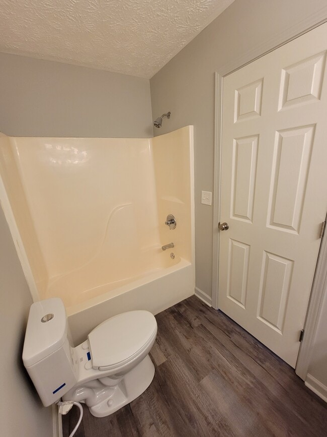 Building Photo - 2893 S Walnut Street Pike