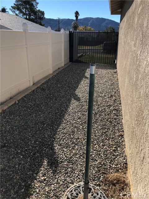 Building Photo - 1033 W King St