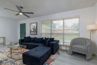 Building Photo - 420 Wilshire Dr