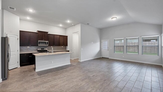 Building Photo - 1941 Colonial Ave