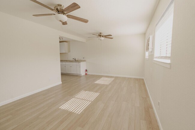 Primary Photo - 683 - 695 Vermont Avenue, Turlock CA 95380
