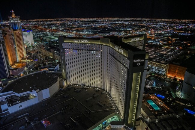 Building Photo - Waldorf Astoria Las Vegas- 1 bed .5 bath on the 39th floor!