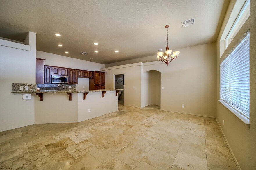 Building Photo - 1009 Heritage Dr