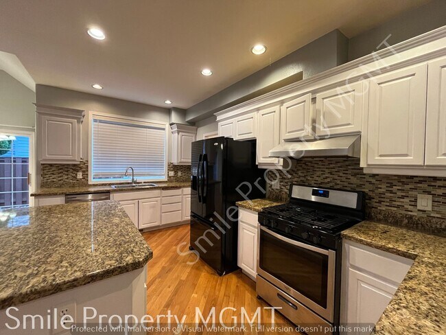 Building Photo - single house