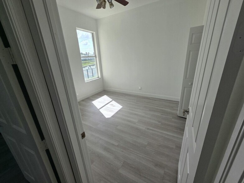 Building Photo - 1202 Hatteras Cir