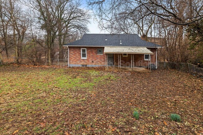 Building Photo - 375 Adrian Dr