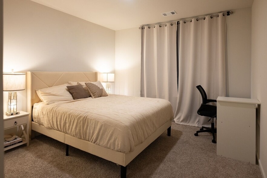 Building Photo - 2957 Cottage Ln