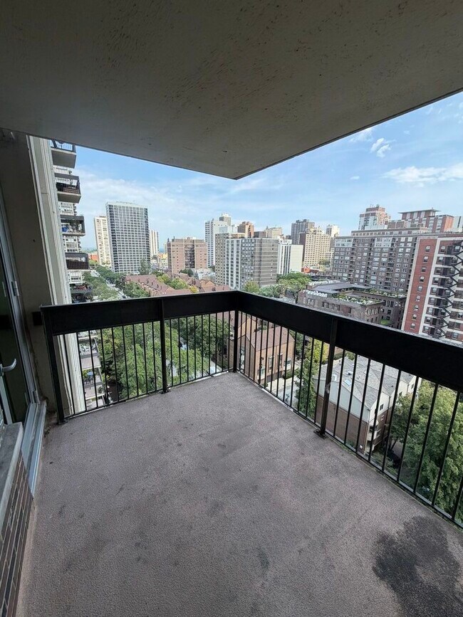 Building Photo - 1255 N Sandburg Terrace