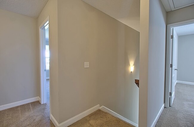 Building Photo - 771 Live Oak Church Rd