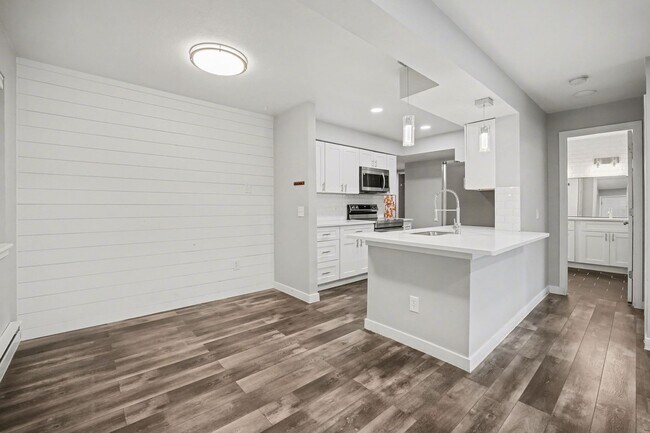 Building Photo - Spacious 1 Bed 1 Bath in the heart of Aurora!