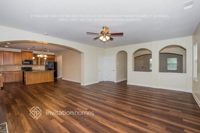 Building Photo - 1420 Bottle Brush Ln