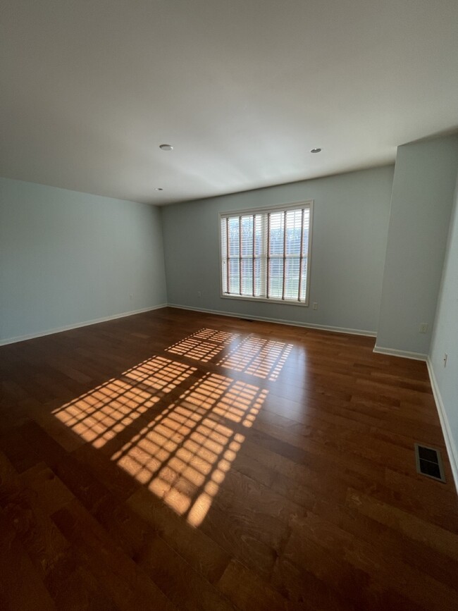 Master Bedroom - 2084 Deer Run Dr