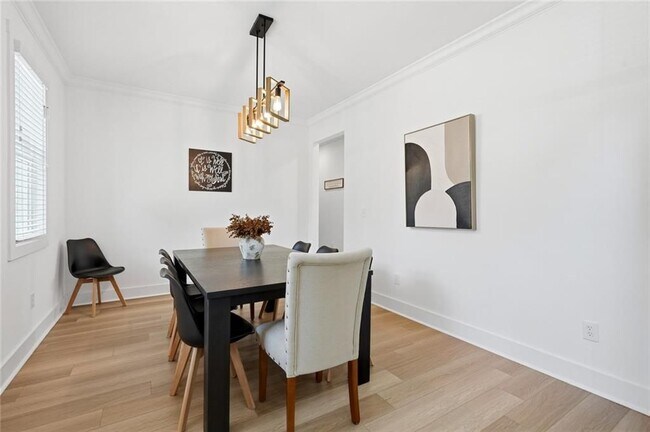 Building Photo - 2049 Chestnut Oak Trl