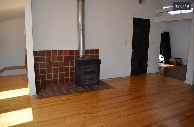 Building Photo - East Rock 3BR/2BA Penthouse | Private Sky Terrace | Vaulted Ceilings | Walk to Yale SOM