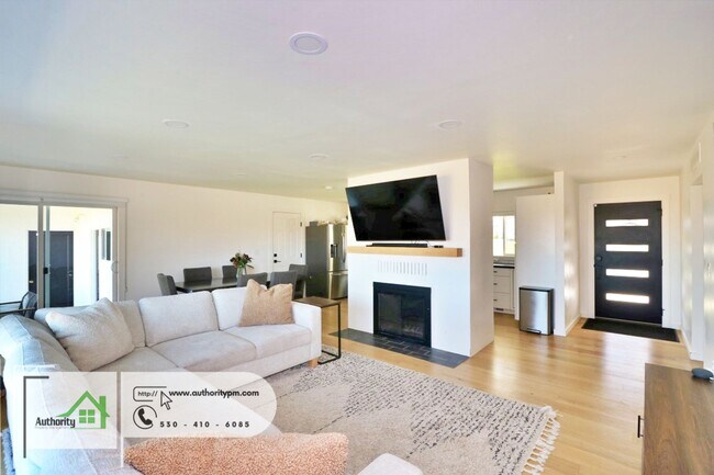 Building Photo - 1225 Manzanita Hills Ave