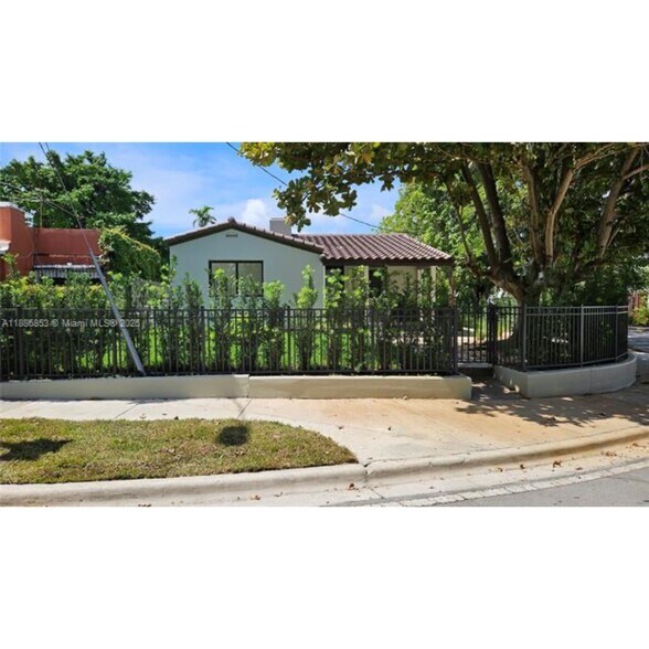 Primary Photo - 424 NE 63rd St