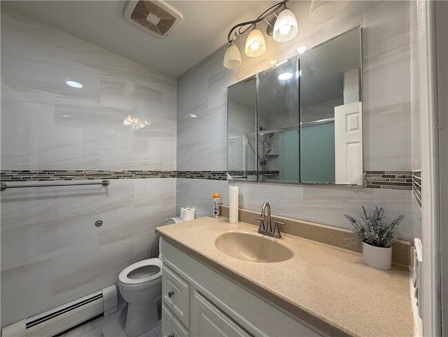 Building Photo - 1922 W 13th St