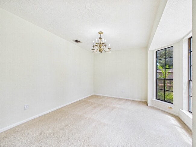 Building Photo - 814 Lochnell Dr