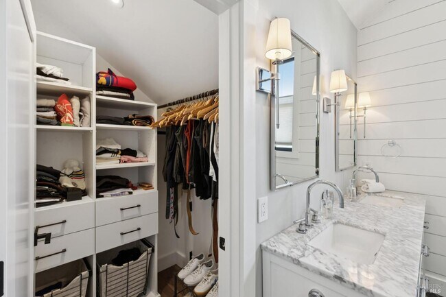 Building Photo - 1810 Quail Ct