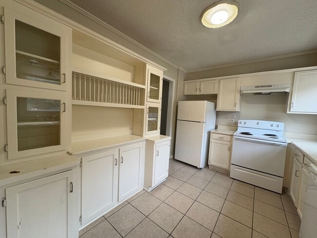 Building Photo - 3 Bed/2.5 Bath in Brookwood Subdivision