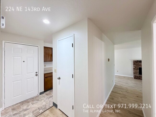 Building Photo - 224 NE 143rd Ave