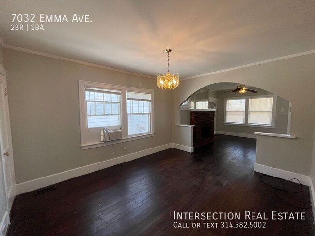 Building Photo - Spacious 2 Bed/1Bath w/Garage and Bonus Ro...