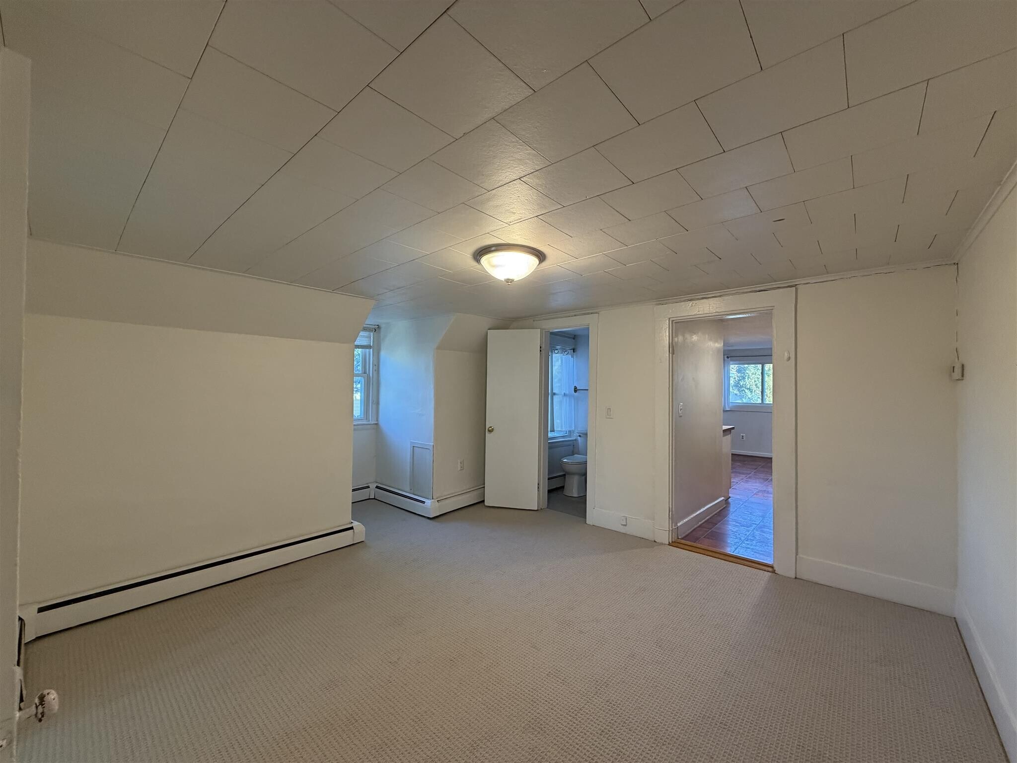 Building Photo - 84 Pleasant St