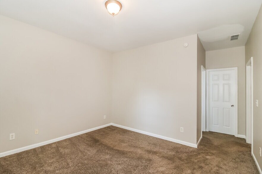 Building Photo - 618 Brookwater Dr