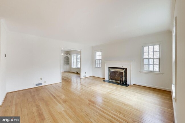 Building Photo - 5138 Nebraska Ave NW