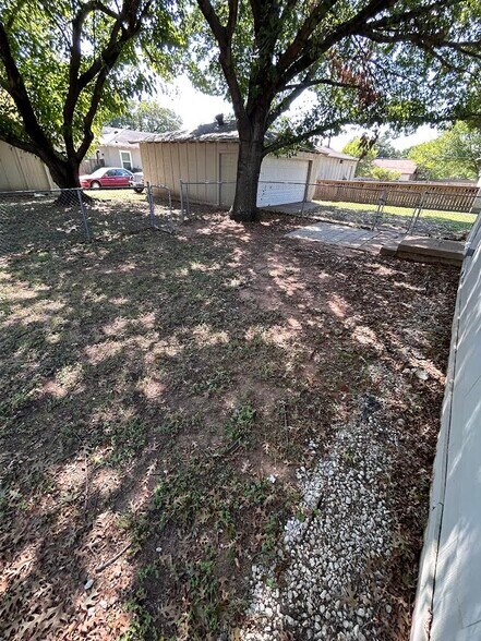 Building Photo - 718 Sunny Ln