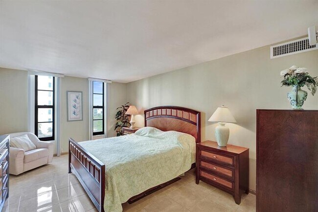 Building Photo - 1000 S Ocean Blvd