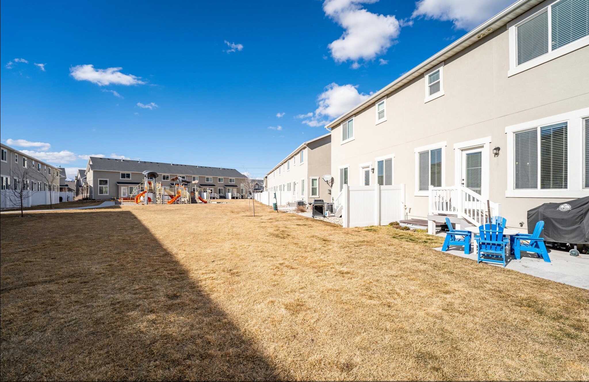 Building Photo - 203 W Silver Springs Dr