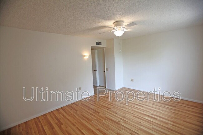 Building Photo - 9859 W Emberwood Dr