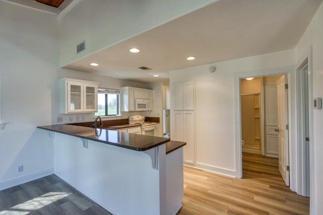 Building Photo - 758 Sandy Mountain Dr