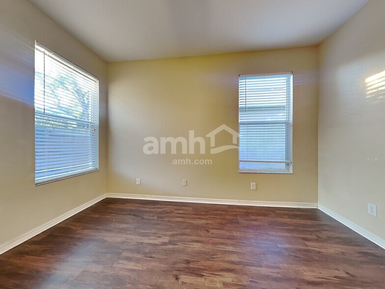 Building Photo - 1913 Sedgefield St