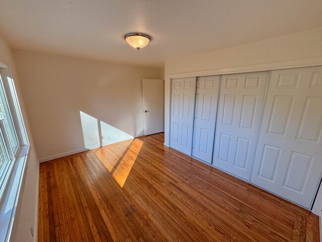 Building Photo - 381 Locust Ave