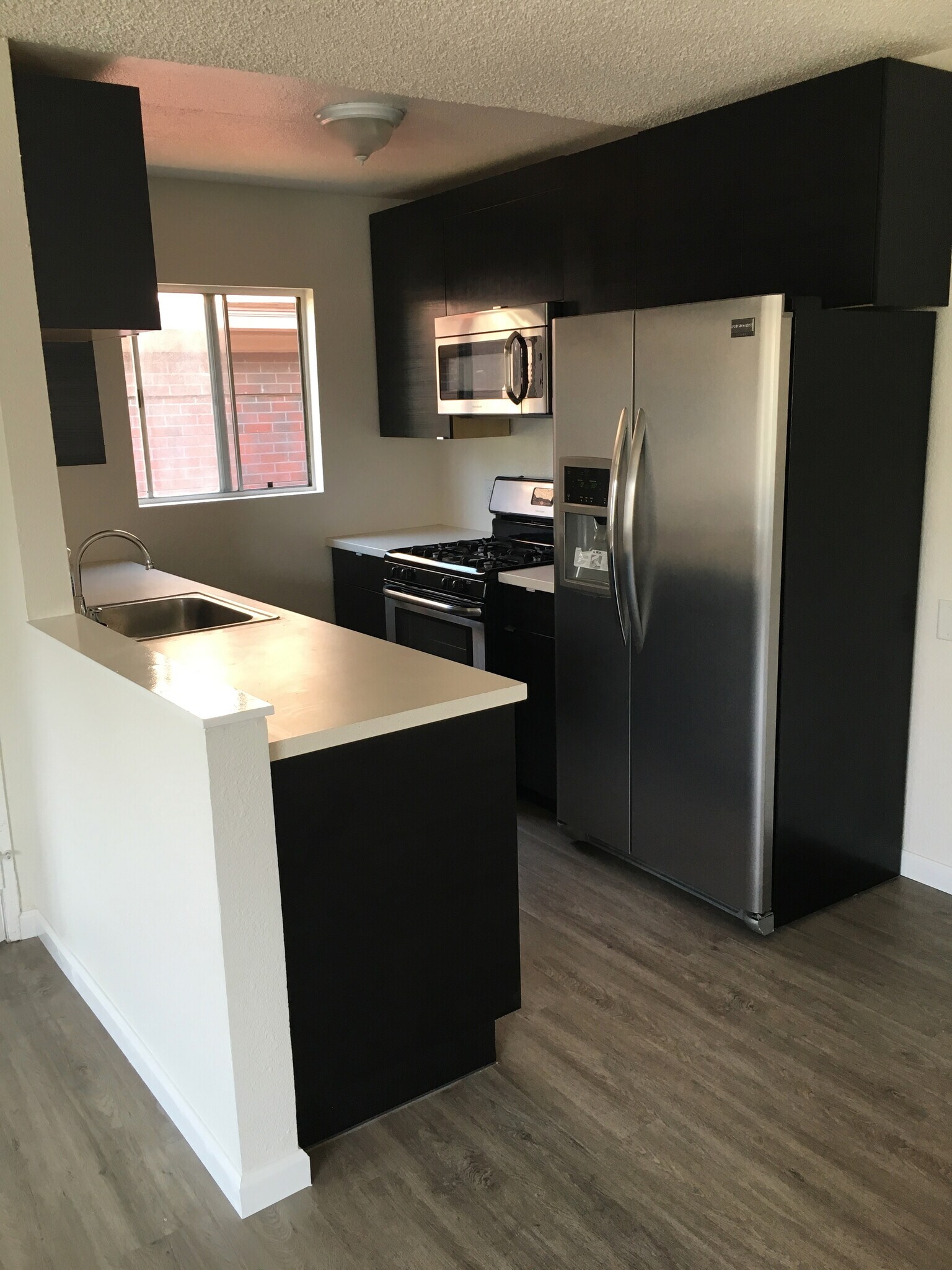 Kitchen (comes with appliances) (note: hardware and ceilings updated) - 1924 Park Grove Ave