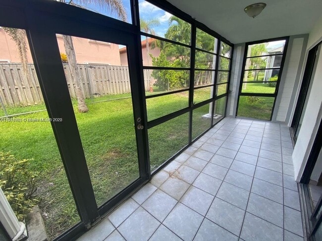 Building Photo - 20680 NE 4th Ct