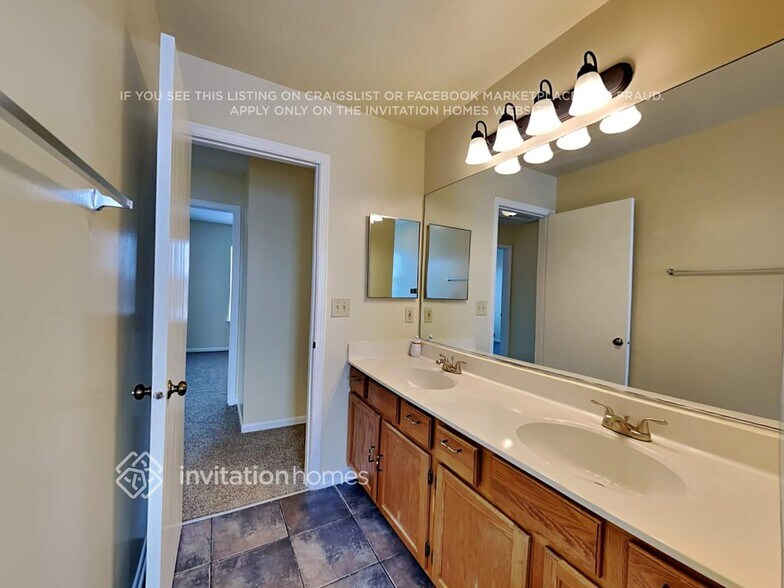 Building Photo - 20848 W Aspen Ct