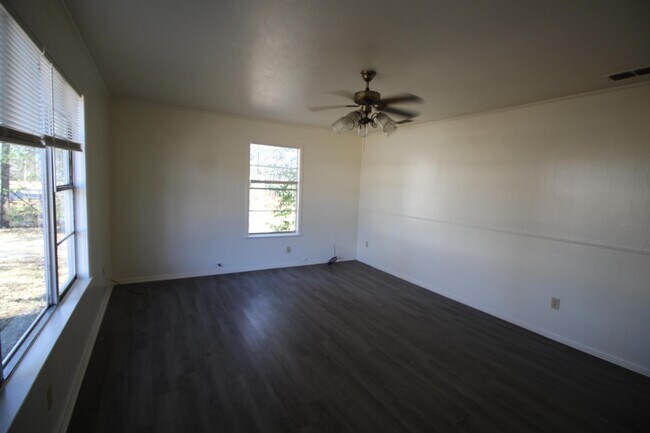 Building Photo - 605 W Hill St