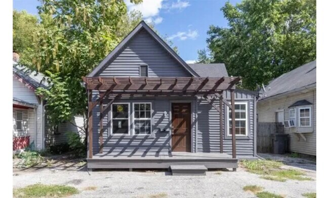 Building Photo - 1033 N Belmont Ave