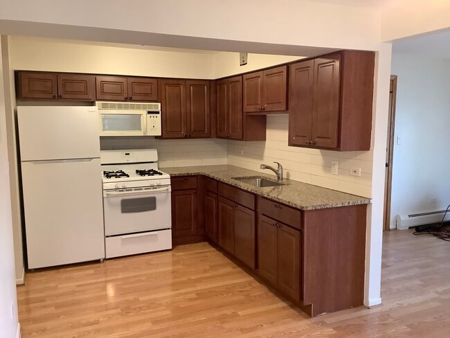 Building Photo - 10402 Moody Ave