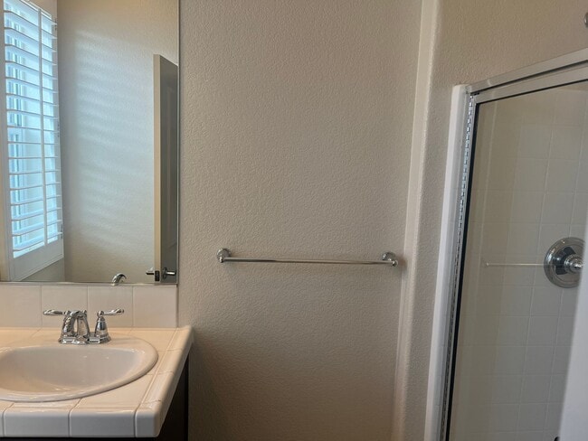 Building Photo - 2bd/2.5ba Townhouse with A/C in San Elijo ...