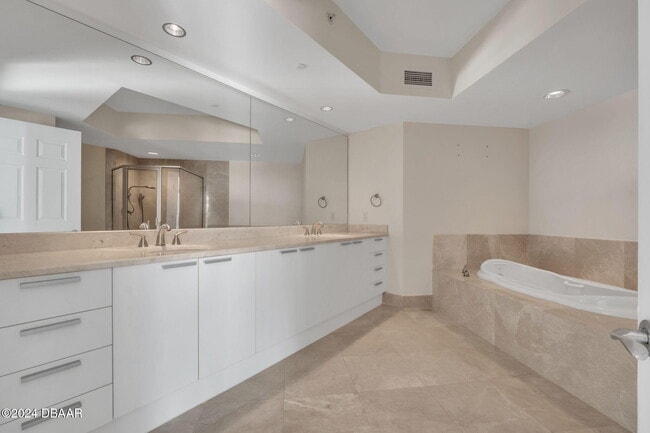 Building Photo - 231 Riverside Dr