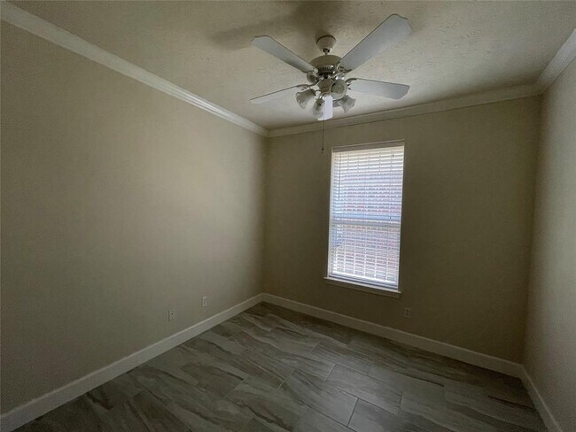 Building Photo - 5934 Heathmoor Ln